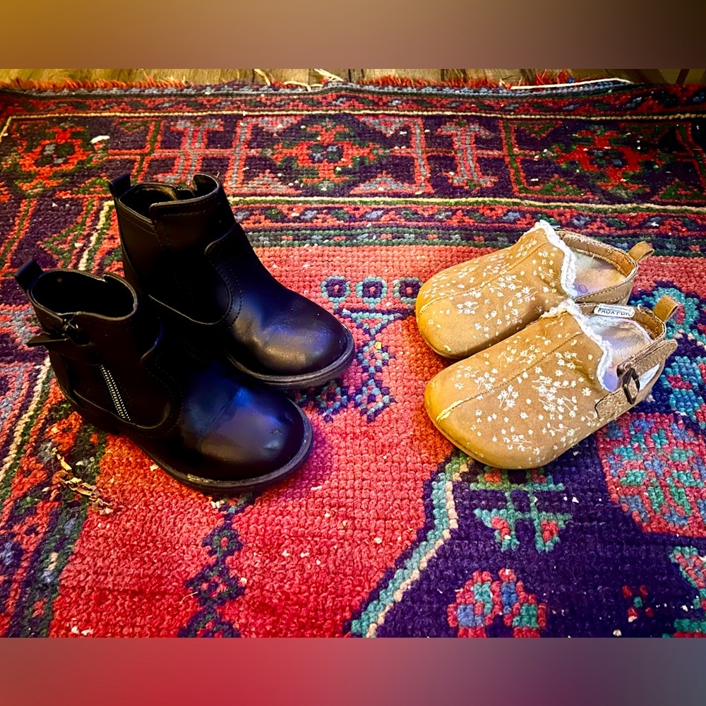 Winter shoes, Boots, Clogs, Toddler girl, Lot of 2 pairs, size 8
